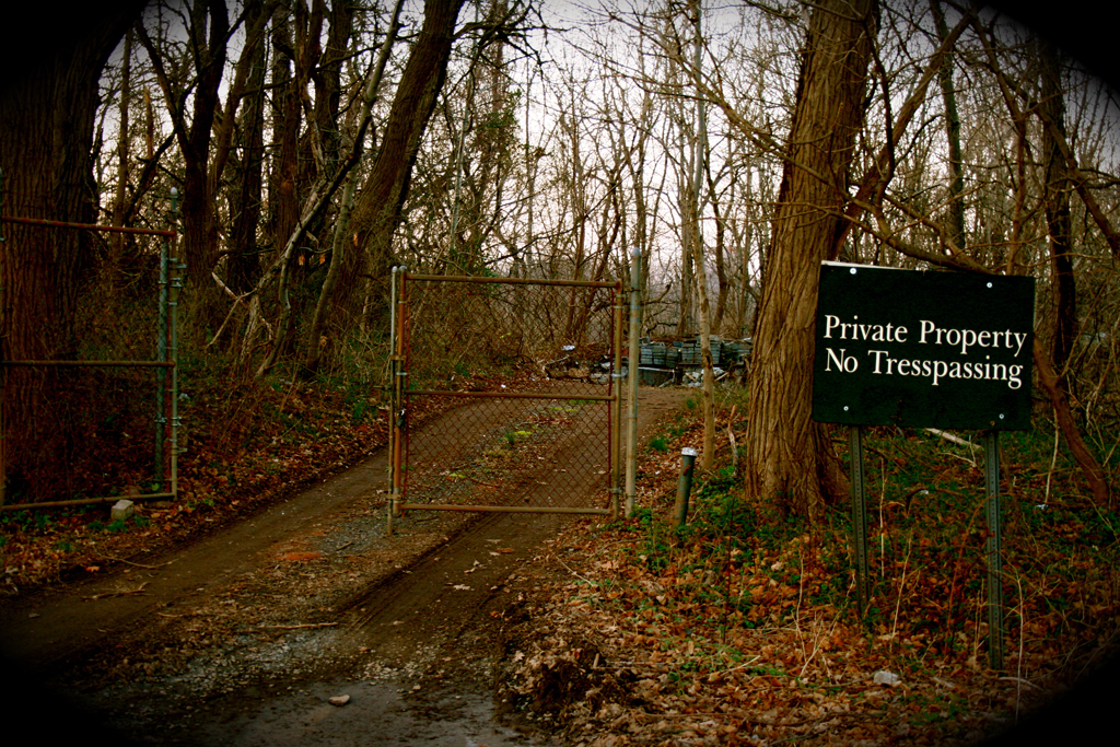 No_Trespassing_by_jeezoflip.jpg