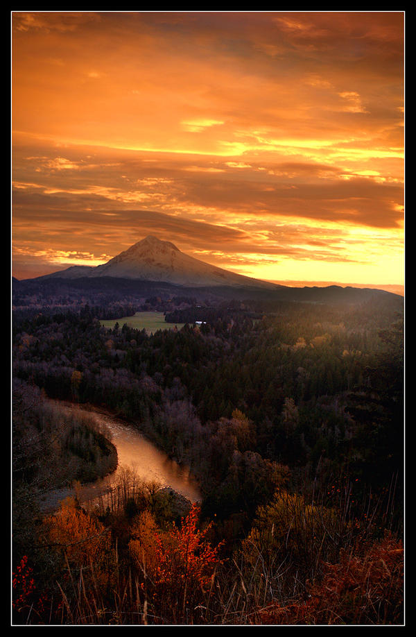 Mount_Hood_Sunrise_by_bypolar_bear