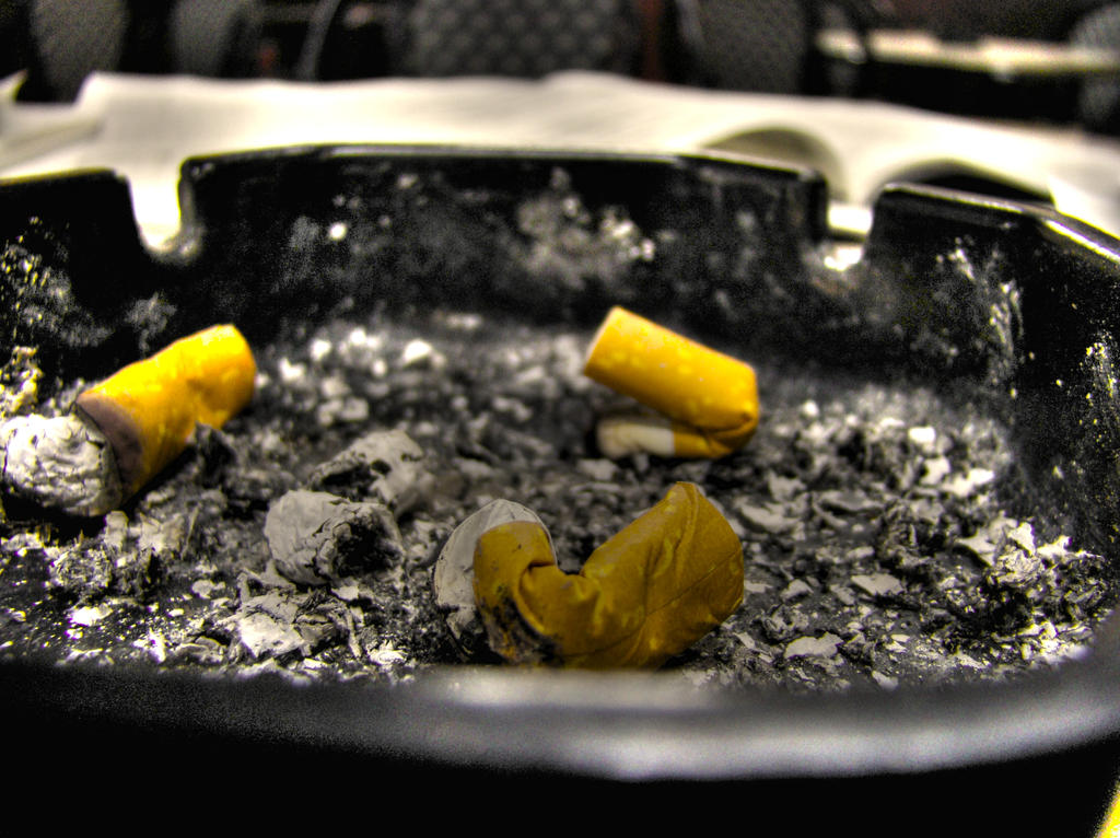 Ashtray_HDR_by_gocesup.jpg