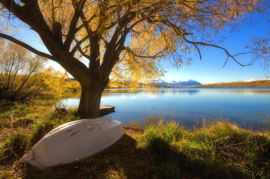 Autumn Lake by chrisgin