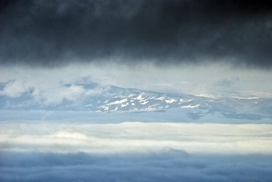 Planina_iznad_oblaka_by_LordBalder.jpg